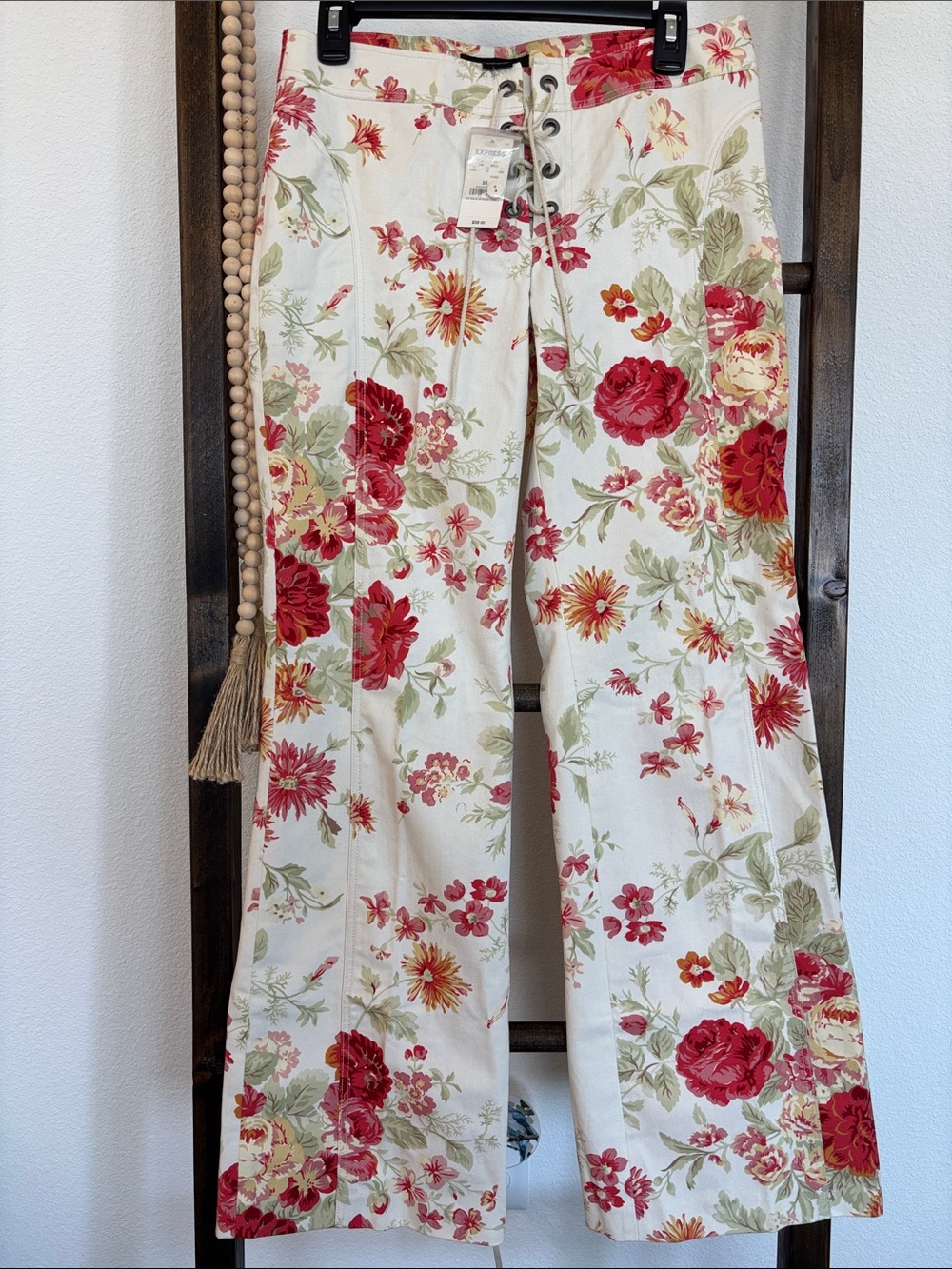 🌸Express Floral Wide Leg Jeans in Cream with Red & Green Print